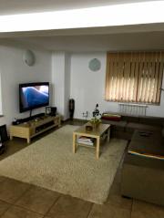 Casa-vila de vanzare in zona Bucov