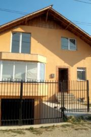 Vanzare casa 4 camere in Barcanesti
